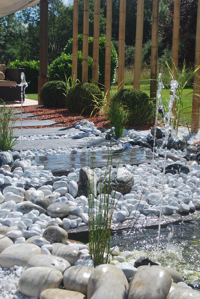Jardin minéral et aquatique, fontaine et jeux d'eau, décoration