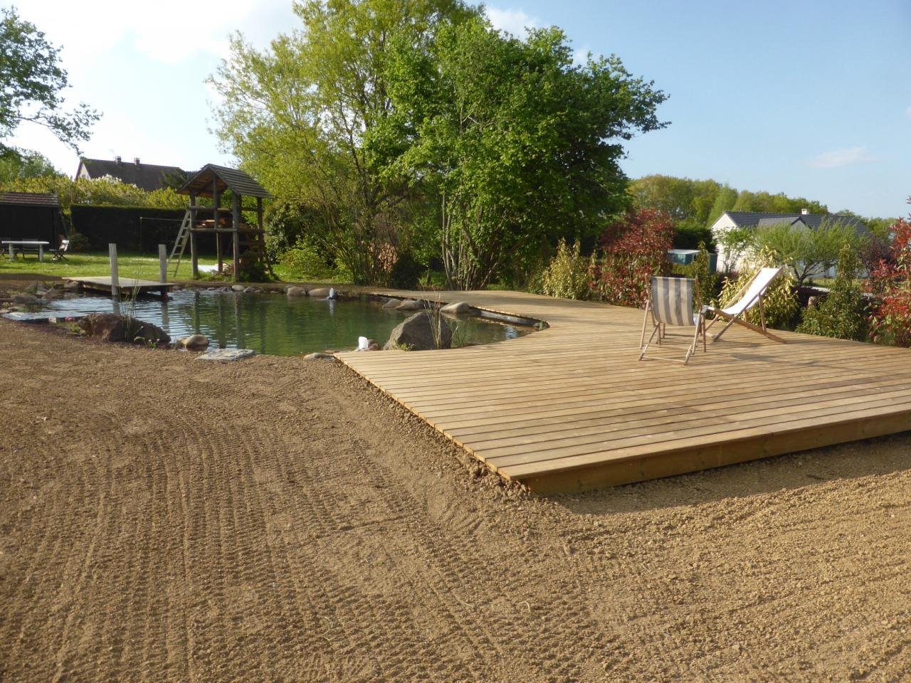 Bassin de baignade et terrasse