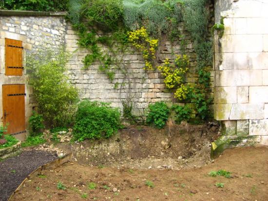 Bassin dans une cour intérieure