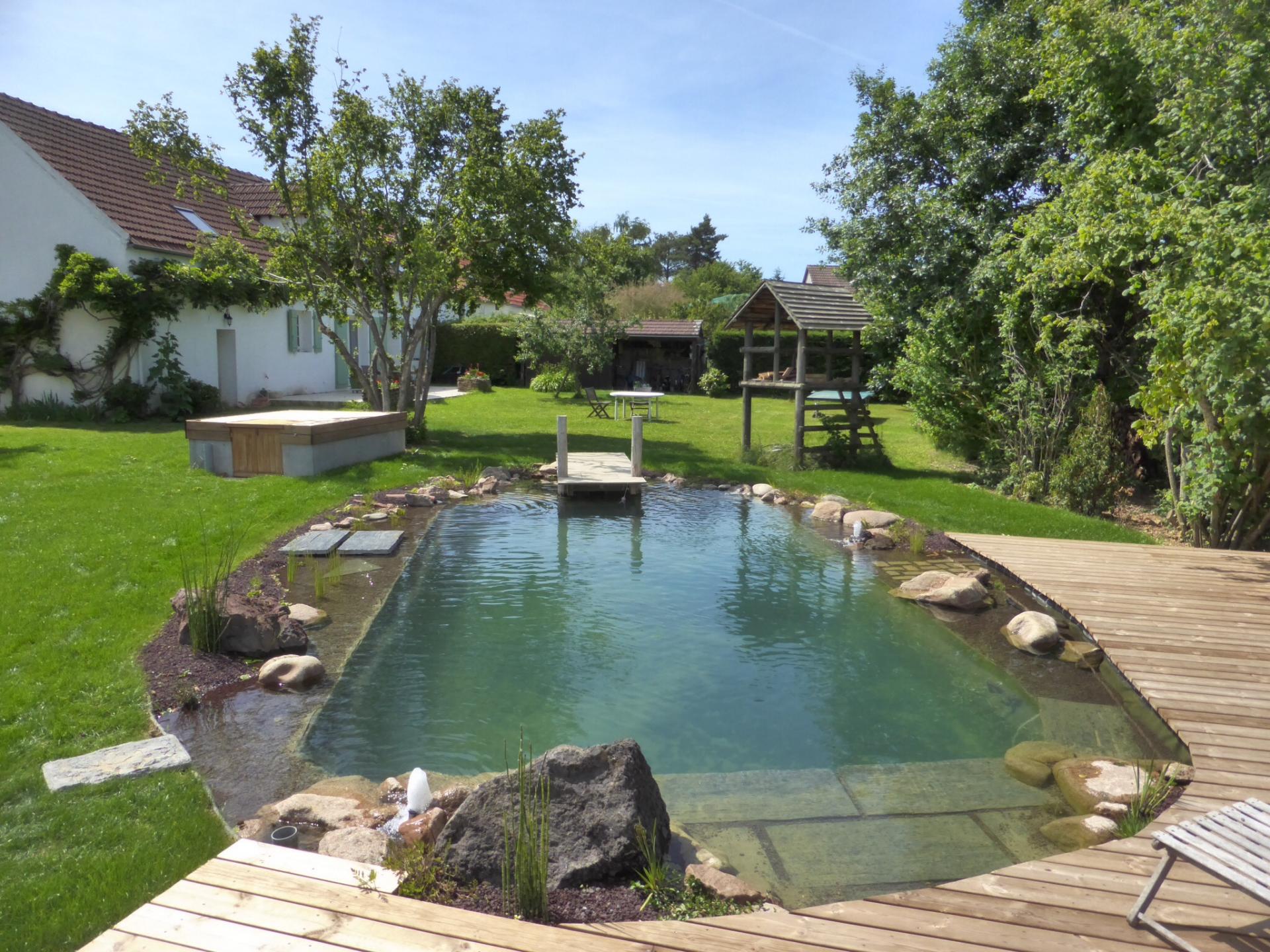 Bassin de baignade à Chevannes, Auxerre