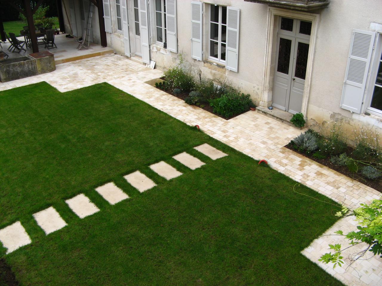 Jardin à Coulanges La Vineuse